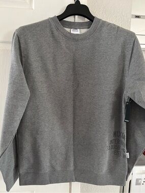 Mens Nixon Dark Heather Grey Crewneck Sweatshirt size Medium NWT
